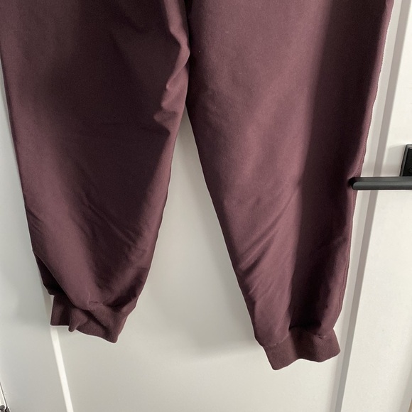 Old Navy Quick Dry Jogger - Picture 10 of 13